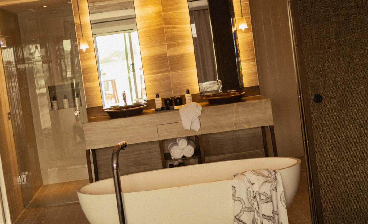 Edited in Tezza with: Saturation & Solare 17